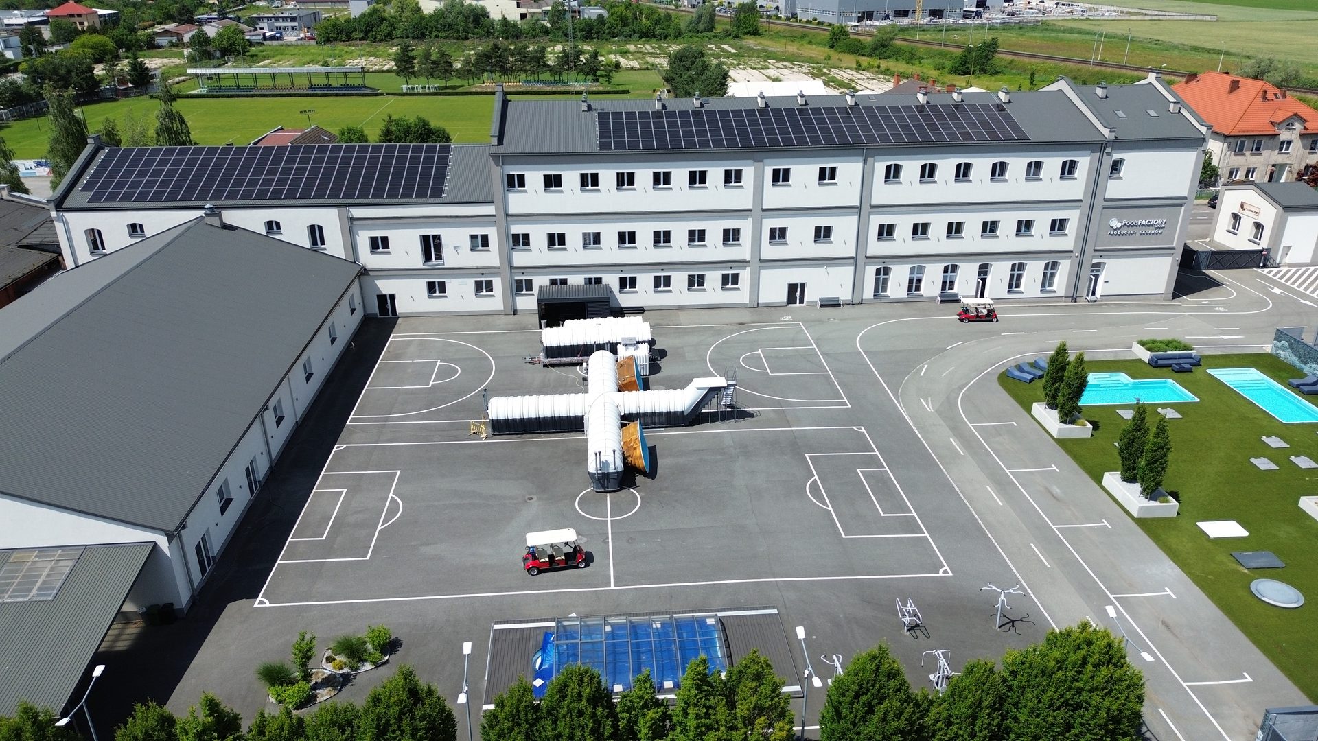 Duży obiekt komercyjny – 4 803 m²