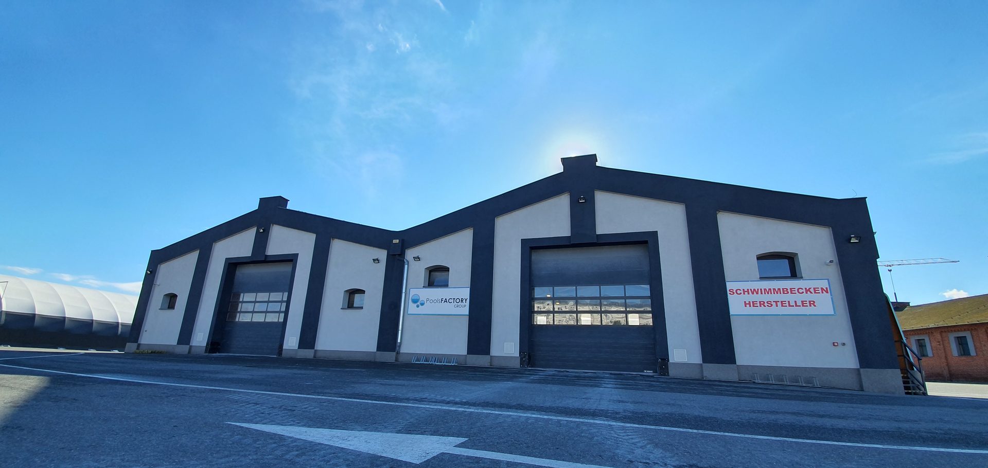 Zespół dwóch połączonych hal produkcyjno-magazynowych – 760,90 m²