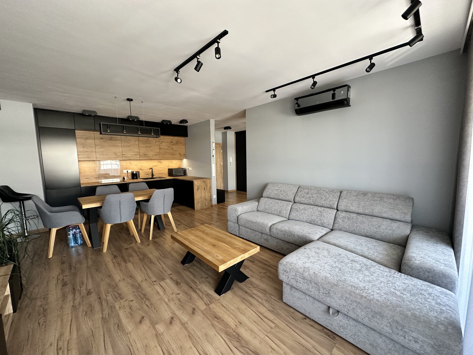 4-pokojowe mieszkanie z prywatnym tarasem na dachu – 74,39 m²