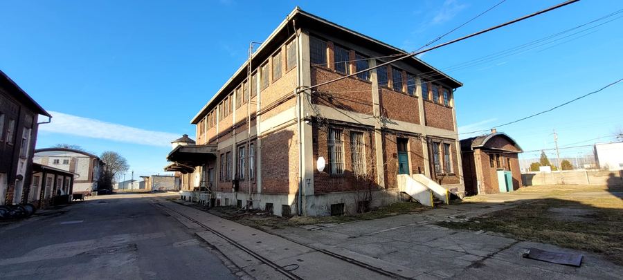 Budynek usługowo-produkcyjny z rampą – 1 356 m²