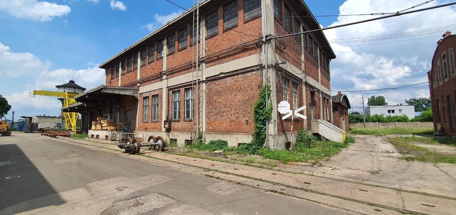 Budynek usługowo-produkcyjny z rampą – 1 356 m² — zdjęcie 2