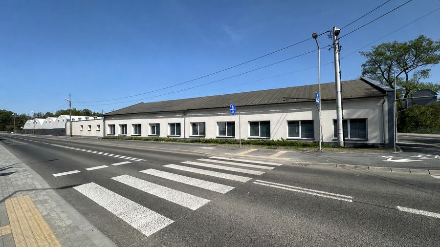 Hala produkcyjno-magazynowa z zapleczem biurowo-socjalnym – 734 m²