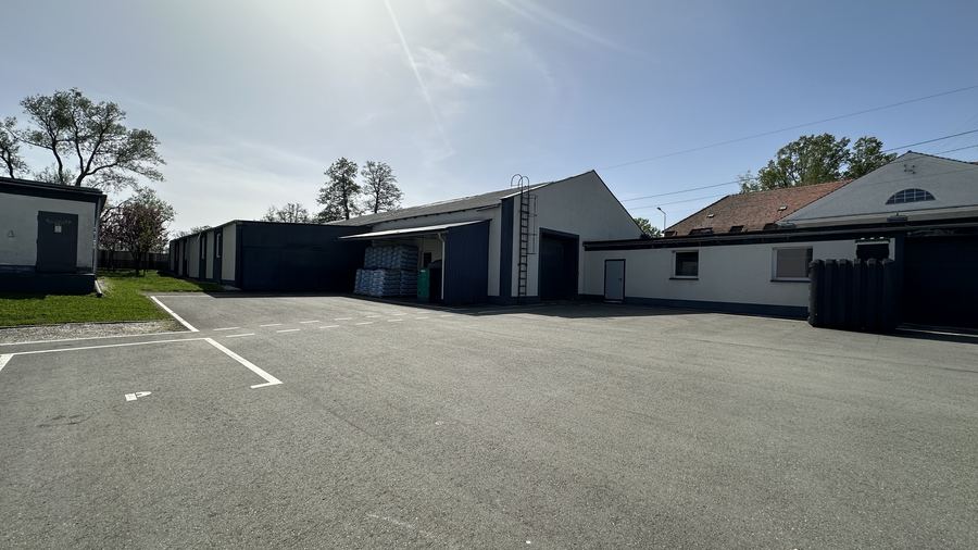 Hala produkcyjno-magazynowa z zapleczem biurowo-socjalnym – 734 m² — zdjęcie 2