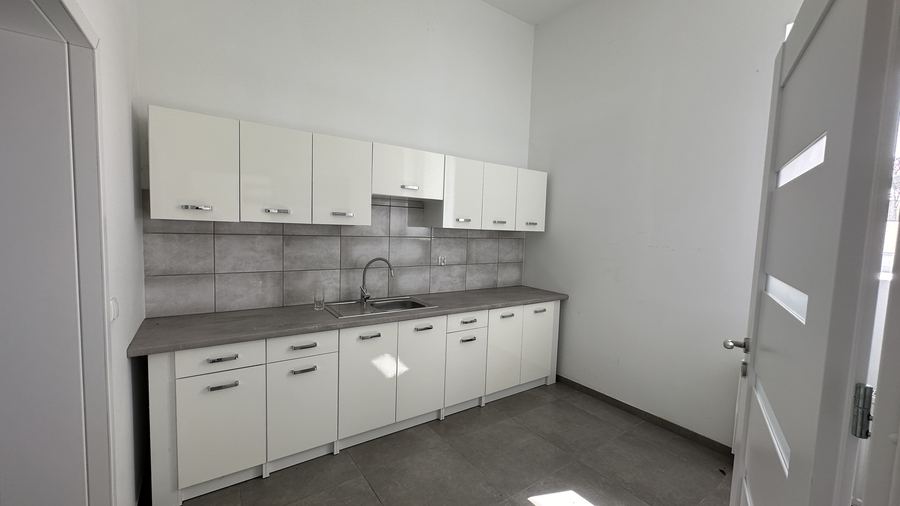 Hala produkcyjno-magazynowa z zapleczem biurowo-socjalnym – 343 m² — zdjęcie 5