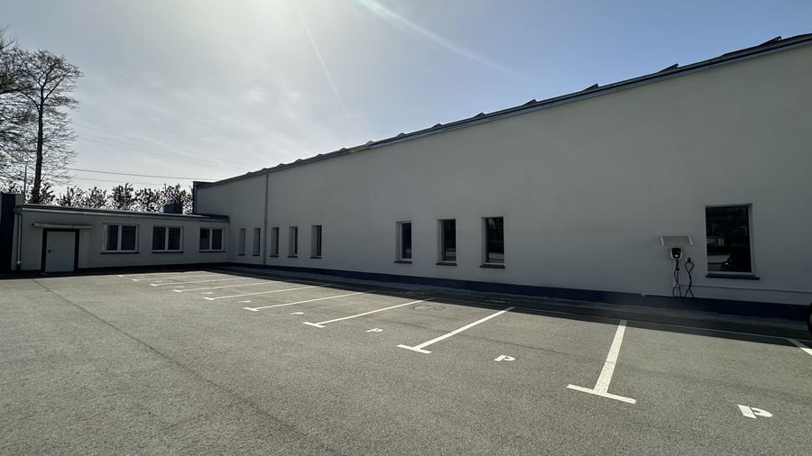 Hala produkcyjno-magazynowa z zapleczem biurowo-socjalnym – 832 m² — zdjęcie 2
