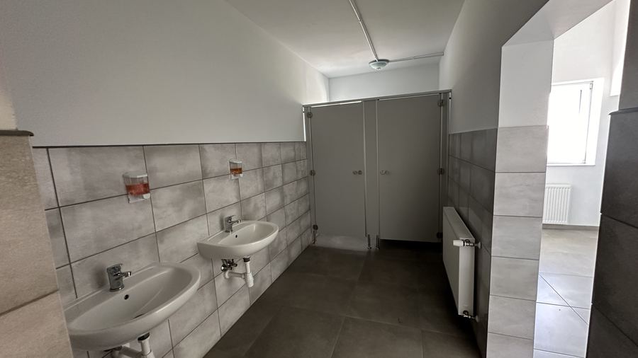 Hala produkcyjno-magazynowa z zapleczem biurowo-socjalnym – 832 m² — zdjęcie 10