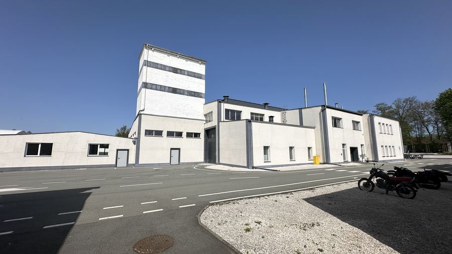 Hala produkcyjno-magazynowa z suwnicą 5 t i biurami – 1 753 m² — zdjęcie 2