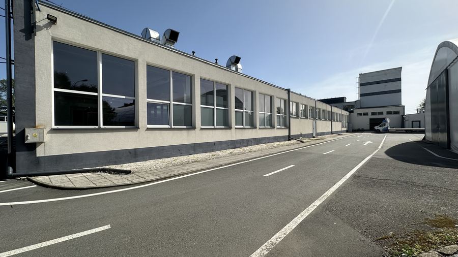 Hala produkcyjno-magazynowa z zapleczem socjalnym – 2 070 m² — zdjęcie 2